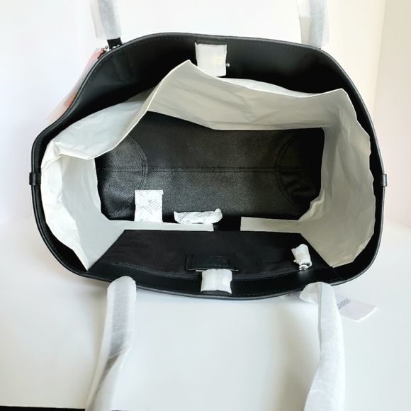 ❗SOLD❗COACH | City Tote in Signature Canvas - Picture 10 of 13